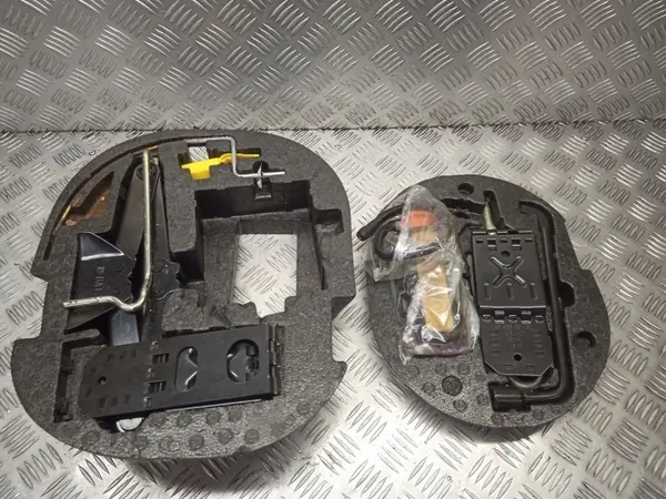Insertion de Roue de Secours OEM Citroen C4 Picasso 1.6 HDI image 2