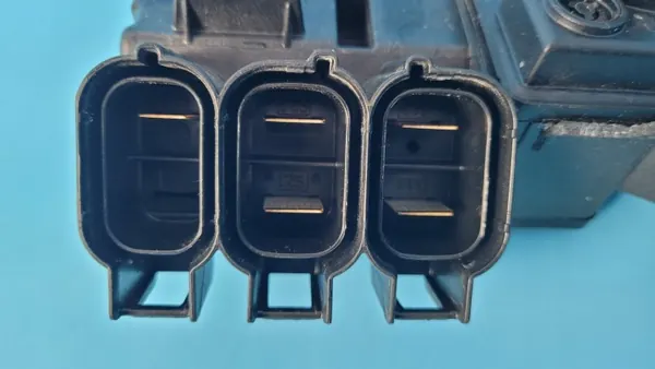 BMW X6 G06 Virranjakaja OEM 8736422 image 9