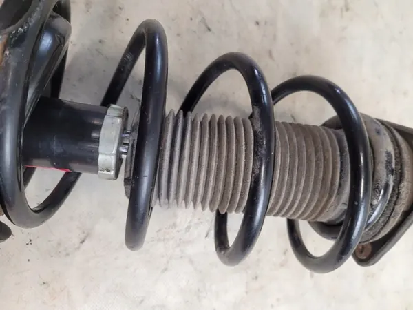 Fram vänster gasstötdämpare Mazda 3 I KYB 334701 image 9