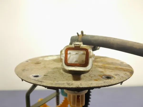 KIA SORENTO I 2.4B Kraftstoffpumpe 31150-3E400 image 3