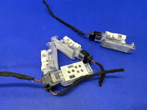 Inredningsbelysning Dörrlampa Audi A6 C6 8D0947415 image 2