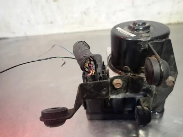 Gebruikte ABS-pomp OEM 0 voor Mazda 5 2.0 image 3