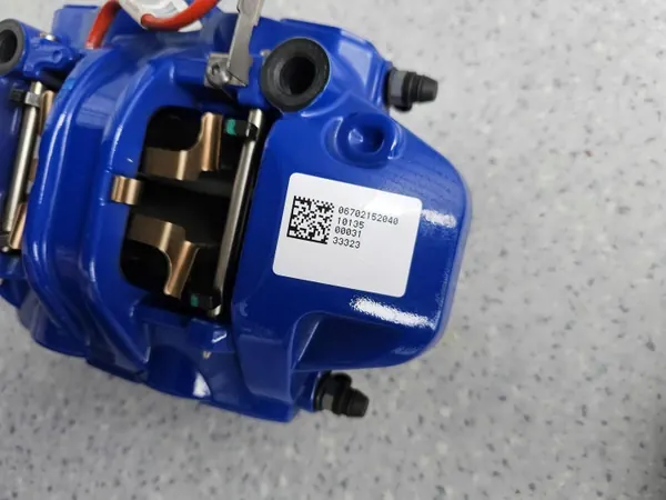 Maserati MC20 Keramische Remmen Set OEM - Schijven & Blokken image 9