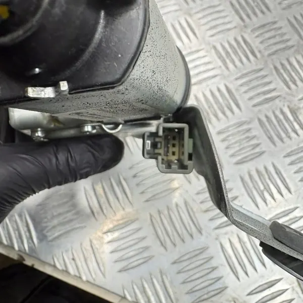 Moteur d'essuie-glace Volvo OEM 8638163 Arrière XC90 I (2002-2006) image 3