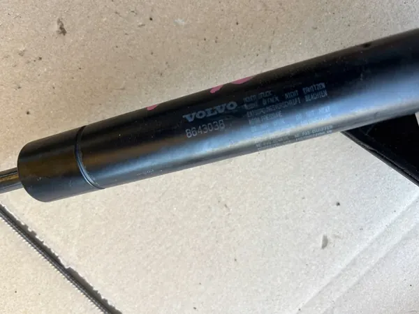 Takaluukun saranat Volvo V70 1999-2009 image 2