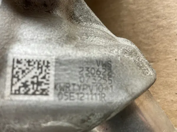 Vattenpump VW Audi Skoda 1.5 TFSI 05E121111R image 3