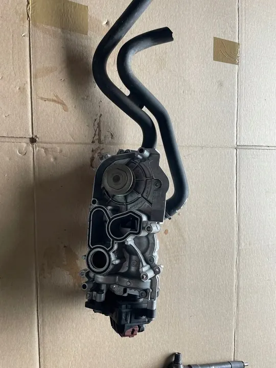 Vattenpump VW Audi Skoda 1.5 TFSI 05E121111R image 4