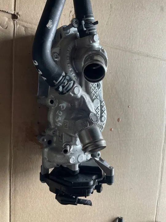 Vattenpump VW Audi Skoda 1.5 TFSI 05E121111R image 5