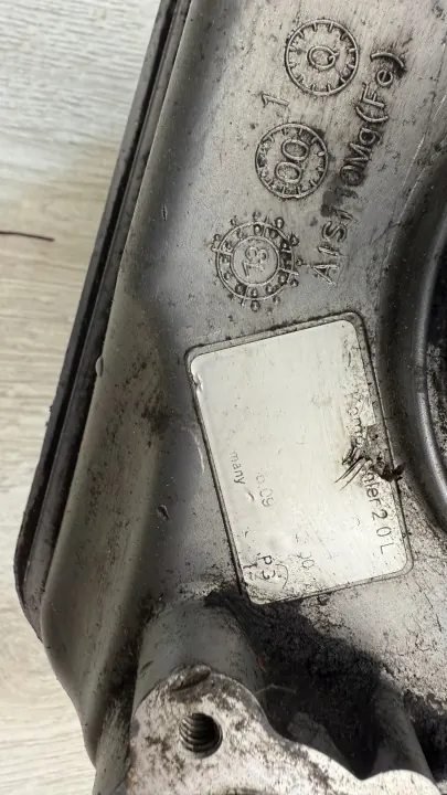 Öljynjäähdytin EGR-venttiili OEM 70319610 VW Transporter T5 image 7