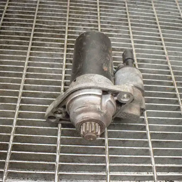 Arrancador Skoda Octavia 1.6 TDI Diesel 2011 02Z911023N image 3