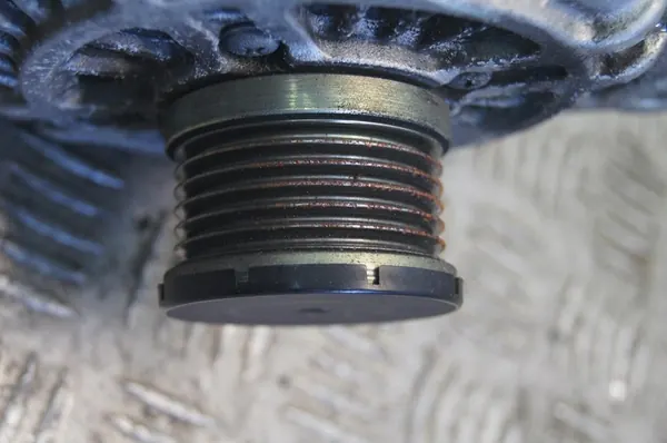 Alternador Renault Clio IV RS image 3