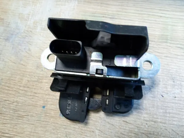 Baklucka Lås VW Passat B6 Touran Golf V VII OEM image 5