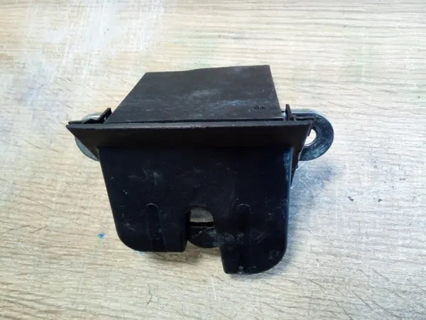 Baklucka Lås VW Passat B6 Touran Golf V VII OEM image 6