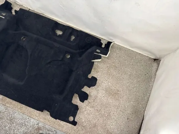 Alfombra trasera BMW X5 G05 OEM 7941069 - Usada image 5