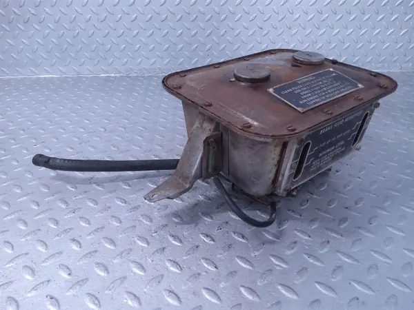 Réservoir de liquide de frein d'occasion OEM UR19696 Rolls-Royce image 6