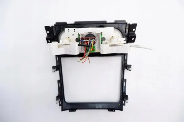 Suzuki SX-4 Airco Paneel OEM 73824-79J0 - Gebruikt image 4