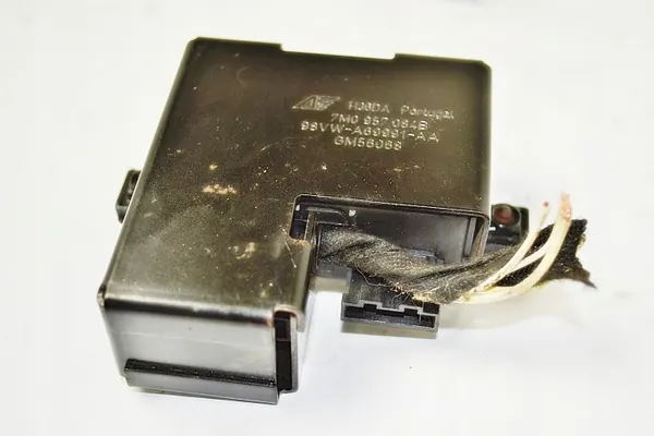 Module Immobilisateur VW Sharan Galaxy MK2 7M0957084B image 7