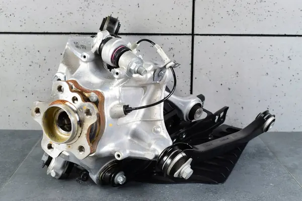 BMW 5 G30 Giunto Posteriore Sinistro con Bracci di Controllo OEM 530510550 image 2