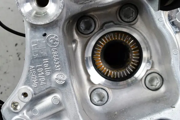 BMW 5 G30 Giunto Posteriore Sinistro con Bracci di Controllo OEM 530510550 image 7