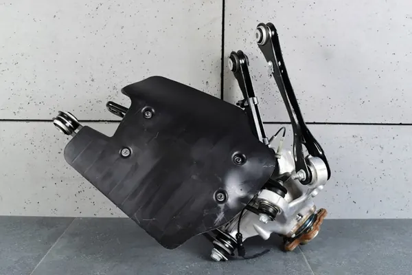 BMW 5 G30 Giunto Posteriore Sinistro con Bracci di Controllo OEM 530510550 image 8