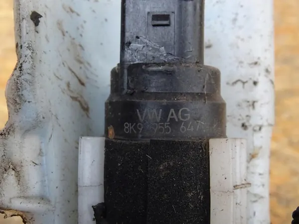 AUDI A4 B8 A5 8T Ruitensproeier Reservoir Xenon LED 8T0955453C image 4