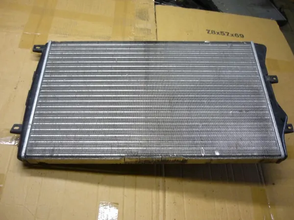 Radiateur d'eau OEM 386 pour Audi A3 8P 1.9TDI image 2