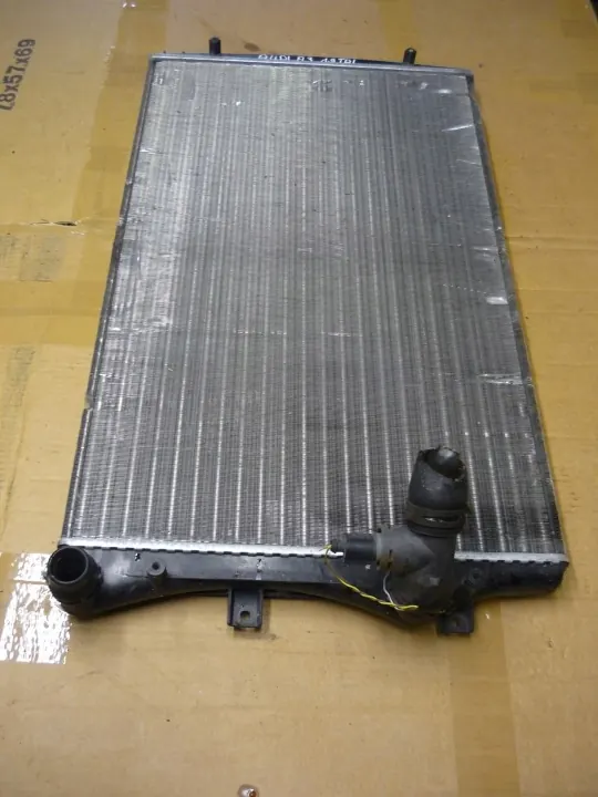 Radiateur d'eau OEM 386 pour Audi A3 8P 1.9TDI image 3