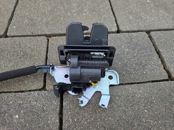 AUDI Q5 SQ5 Baklucka Lås 80A827506A 16-2024 image 2