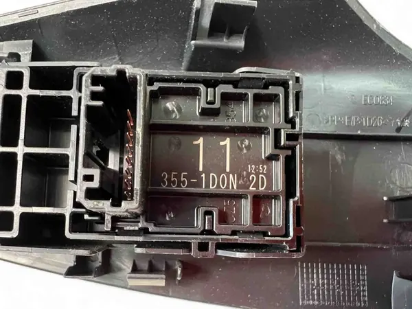 Toyota Achterste Rechter Raam Bedieningsknop image 7