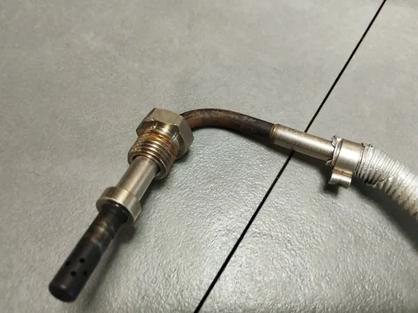 Audi A5 2.0 TDI Abgastemperatursensor OE 04L906088DR image 2