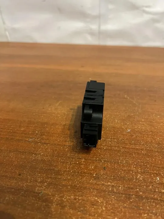 Moteur de volet Audi OE d'occasion OEM D2169 pour 2004 image 4