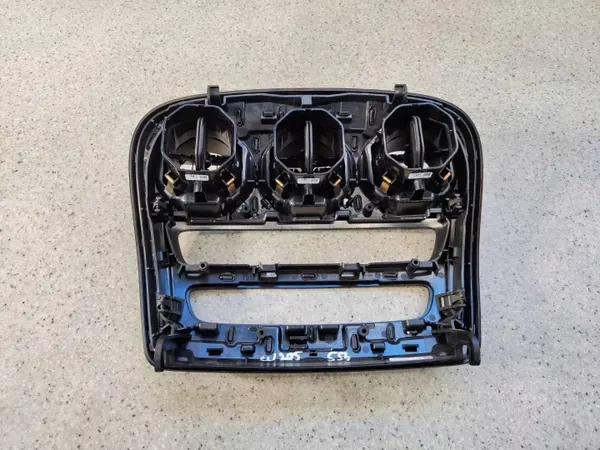 Mercedes Mittelpanel Gitter OEM A2056805707 - Gebraucht image 6