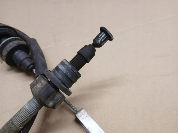 Cabo da embraiagem Suzuki Jimny III OEM R72 - Usado image 5