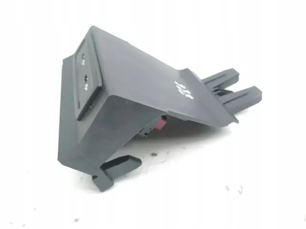 Mercedes-Benz USB-uttag OEM A2478204002 - Begagnad image 3