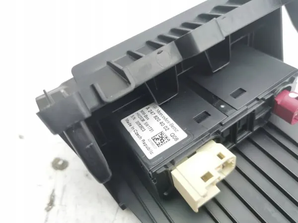 Mercedes-Benz USB-uttag OEM A2478204002 - Begagnad image 7