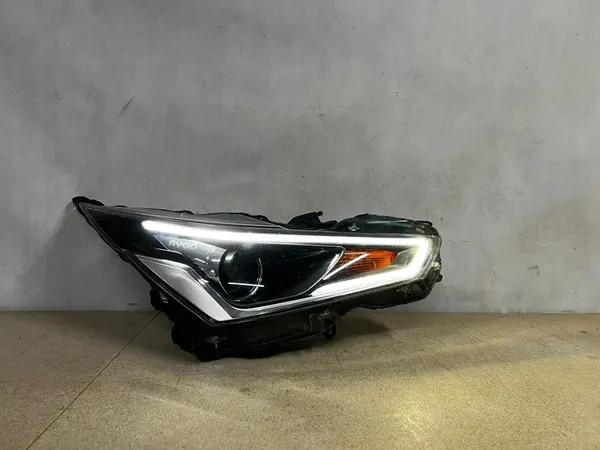 FARO DELANTERO DERECHO TOYOTA AYGO II LIFT OEM 81130-0H210 image 2