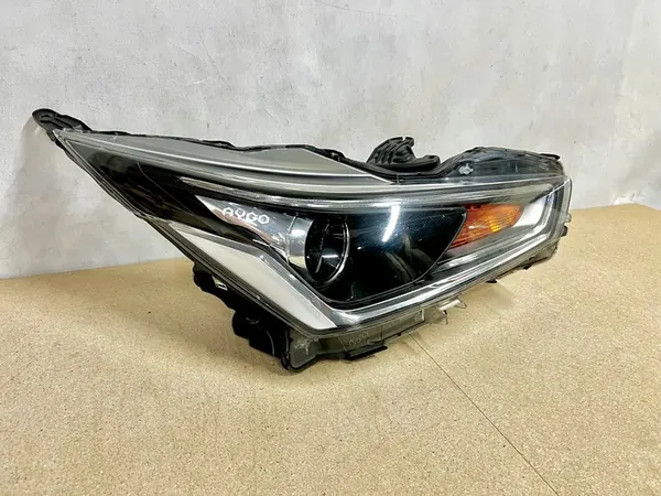 FARO DELANTERO DERECHO TOYOTA AYGO II LIFT OEM 81130-0H210 image 3