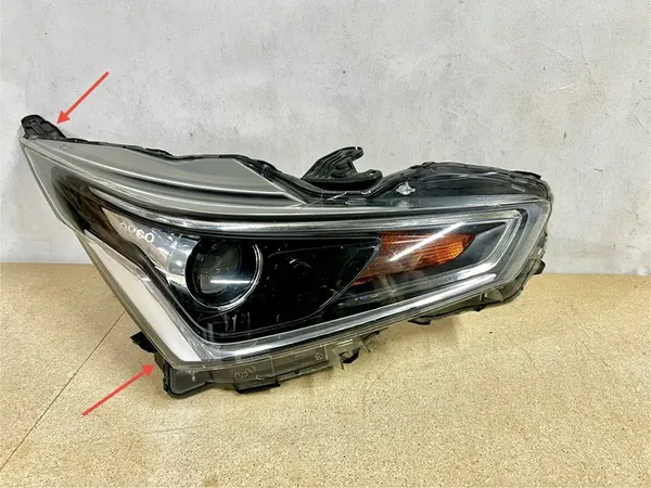 FARO DELANTERO DERECHO TOYOTA AYGO II LIFT OEM 81130-0H210 image 4