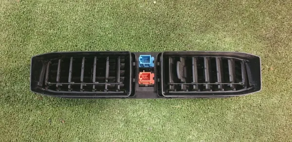 Rejilla ventilación central VW Caddy IV OEM 2K5815705B image 3