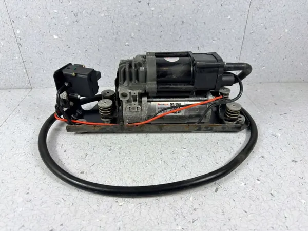 BMW 5 F10 F11 Bakre luftfjädringskompressor OEM 4159053582 image 2