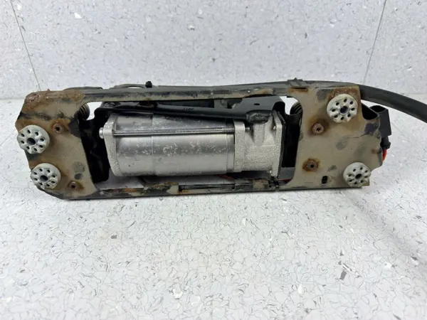 BMW 5 F10 F11 Bakre luftfjädringskompressor OEM 4159053582 image 6