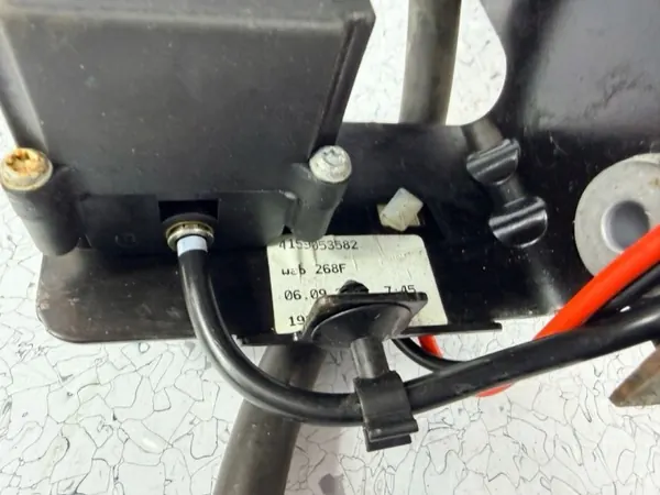 BMW 5 F10 F11 Bakre luftfjädringskompressor OEM 4159053582 image 7