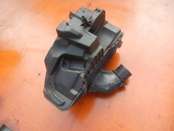 Luftfiltergehäuse OEM 165008308R für Renault Clio IV image 2