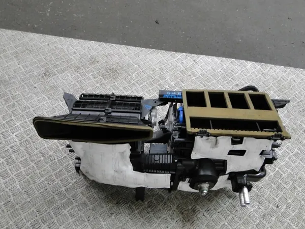 Kia Sorento IV lämmitysydin OEM 97200-P4511 image 3
