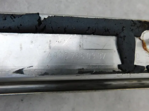 OEM A9067660337 liukuoven ohjainkisko Sprinter 906:lle image 3