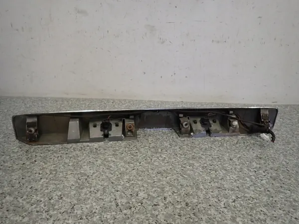 Moldura Portón Nissan X-Trail T30 con Luces OEM image 5