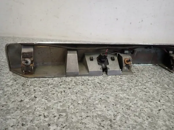 Moldura Portón Nissan X-Trail T30 con Luces OEM image 6