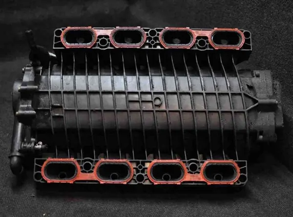Colector de admisión BMW OE usado OEM 17052371438272 image 3