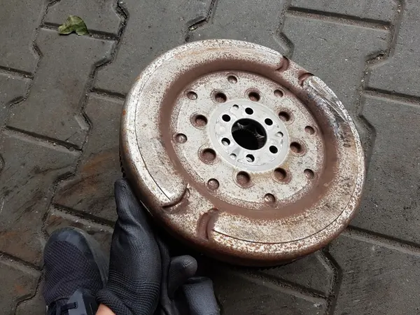 Volkswagen OE 03L105266AM kaksimassainen vauhtipyörä image 4