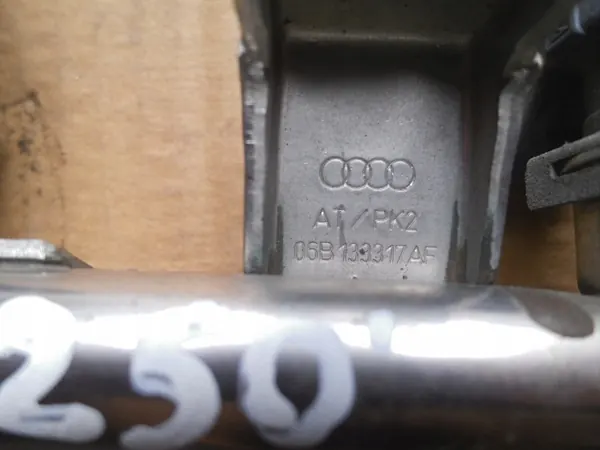 VW AUDI 1.8T Trilho de injeção 06B133317AF image 2